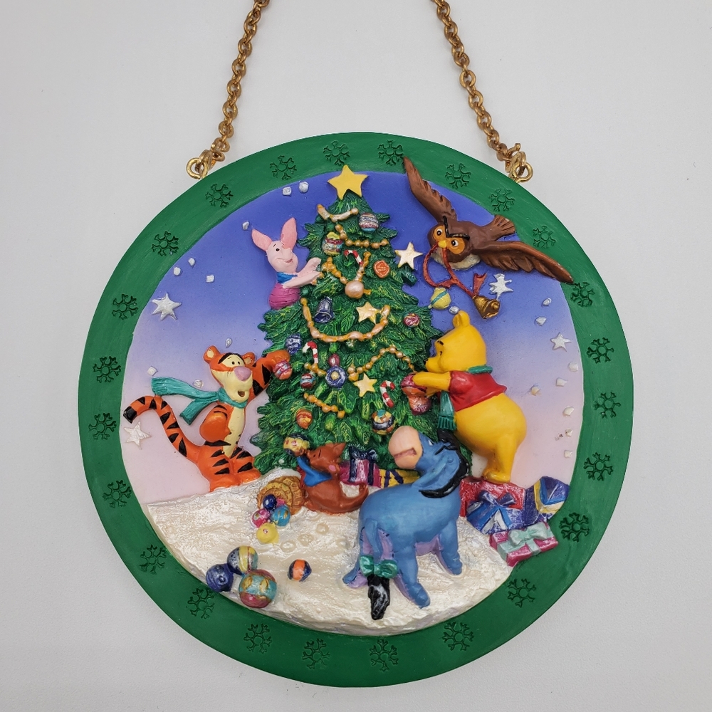 Disney An Enchanted Christmas relief plate Winnie the Pooh % friends mini plate